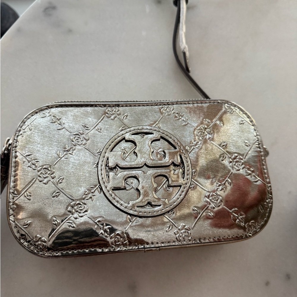 Tory Burch Silver Quilted Clutch Wristlet